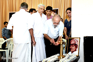 Dr.S.P.Ramesh lighting the Nilavilakku