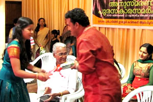 Gauthami presenting bouquet to Rageesh