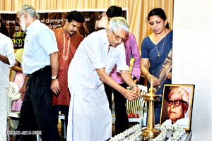 Sri.P.Krishnawarriyar lighting the Nilavilakku