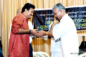 Rageesh receiving the gift from Prof. K.P. Shankaran