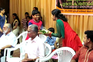 Sidharth presenting bouquet to Jayapriya