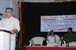 Prof. M. Thomas Mathew speaking on Edasseri's drama concept