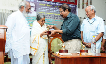 Honouring P. Janaki Amma, wife of late Prof. K. Gopalakrishnan
