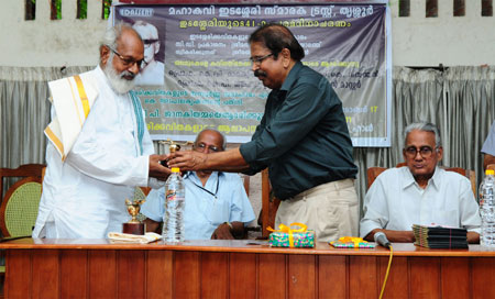 Honouring Sri T.K. Achyuthan Master