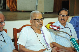 Mahakavi Akkitham speaking, to his left is Dr.P.V. Krishnan Nair