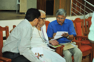 Mahakavi Akkitham with Suresh Warriyar and E. Madhavan