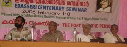 K.P. Ramanunni, M.M. Narayanan, P. Krishnawarriyar and Prof. K. Gopalakrishnan on the stage.