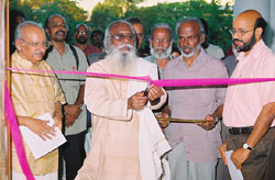 Artist M.V. Devan inaugurating the Exhibition